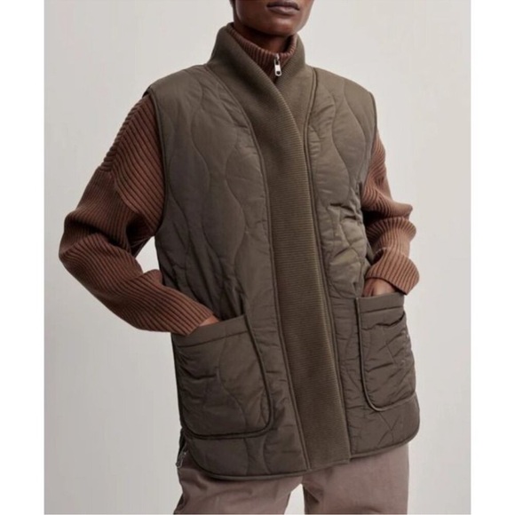 NWOT • Varley • Covey Reversible Quilted Vest - Picture 2 of 3